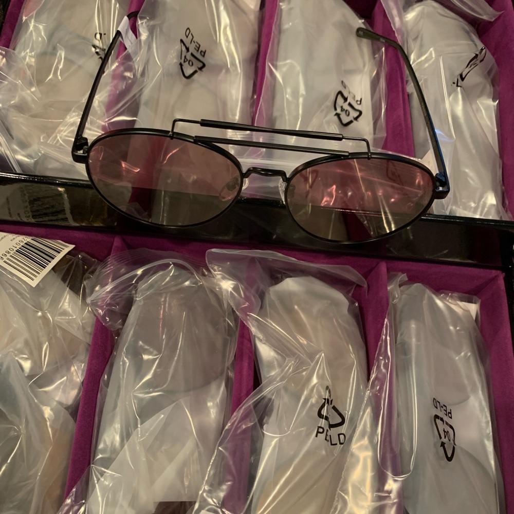 Lot of 8 PERVERSE sunglasses
Sku: Mariana-01-Dynamic-1143
B47